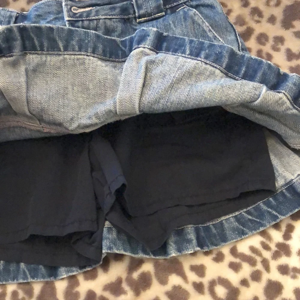 2006 Gap Blue Denim Pleated Skirt with Shorts Size 8 Regular Girls